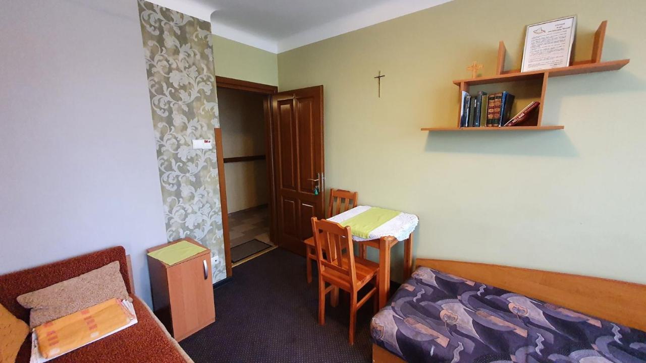 Wieczernik Dom Rekolekcyjny Ksiezy Pallotynow Swieta Katarzyna  Exterior photo